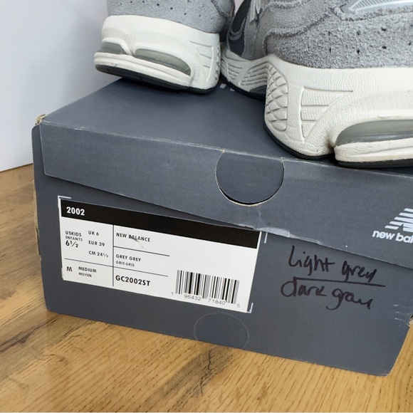 New Balance 2002R Big Kids Gray and Navy Sneakers, Size 6.5 Retails for $100 - Picture 6 of 8